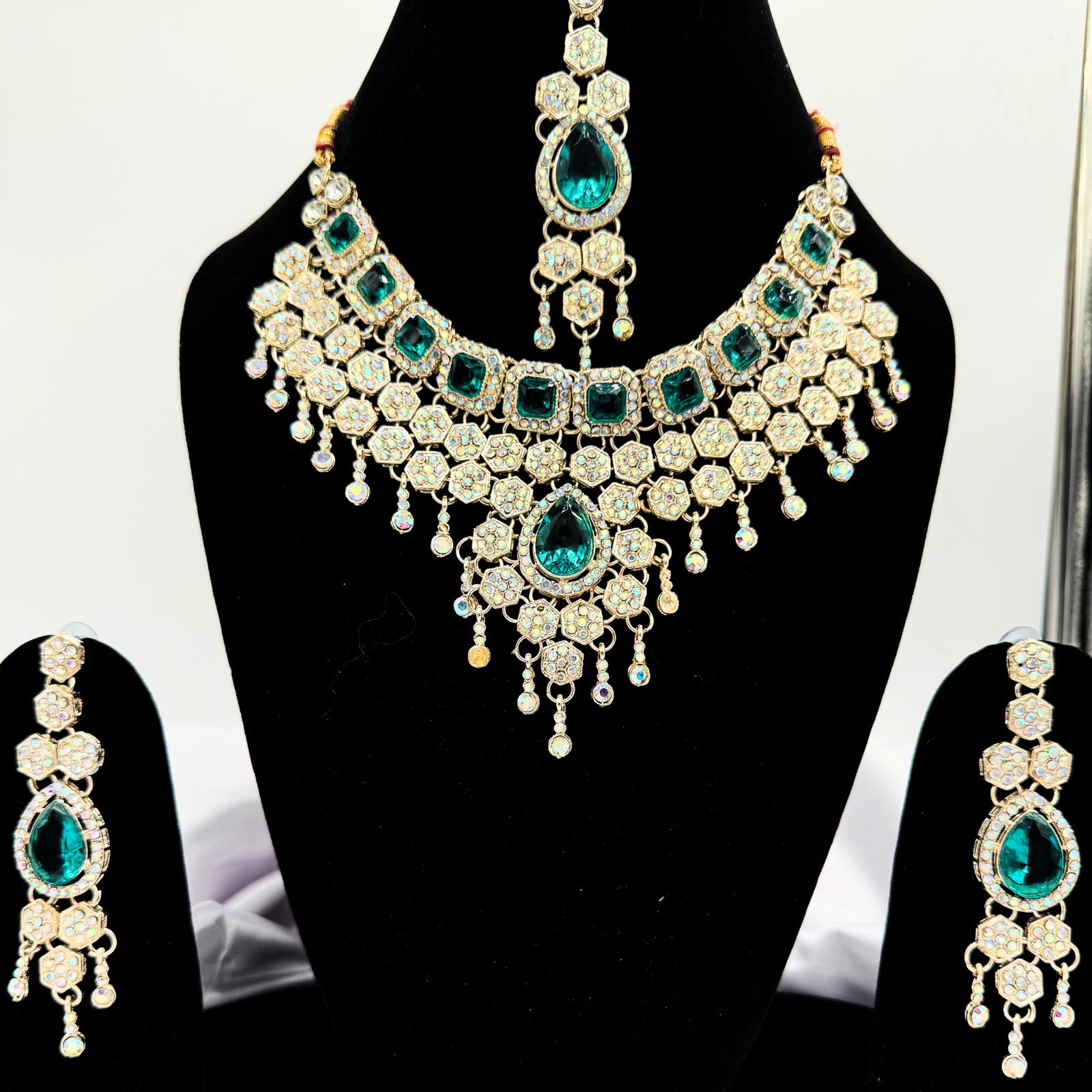 11 Regal Emerald and Diamond-Style Necklace Set - Image 1