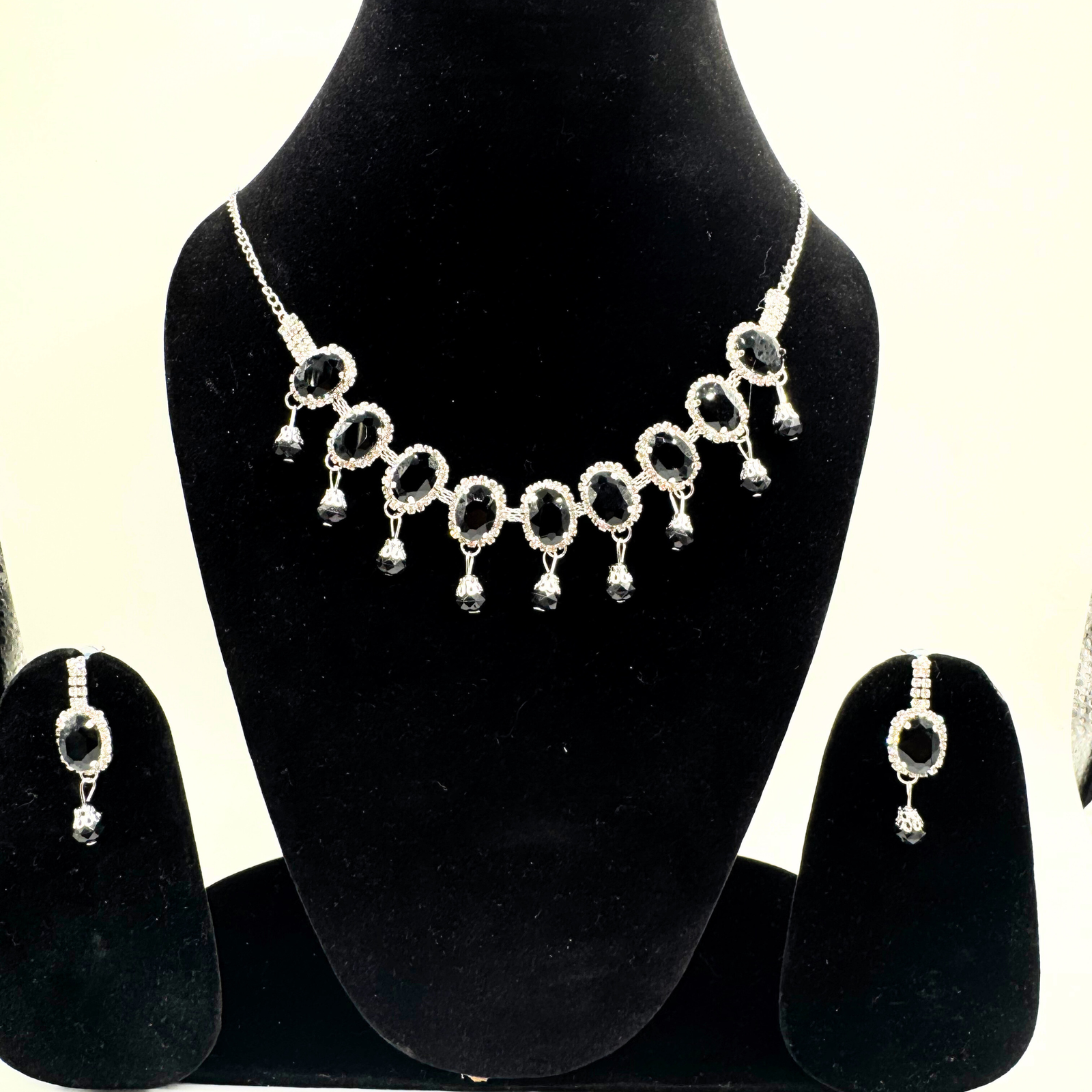 18 Black and Silver Kundan Necklace and Earring Set - Image 1
