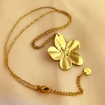 304 Stainless Steel 18K Gold Plated Elegant Lady Streetwear Flower Pendant Necklace - Image 2