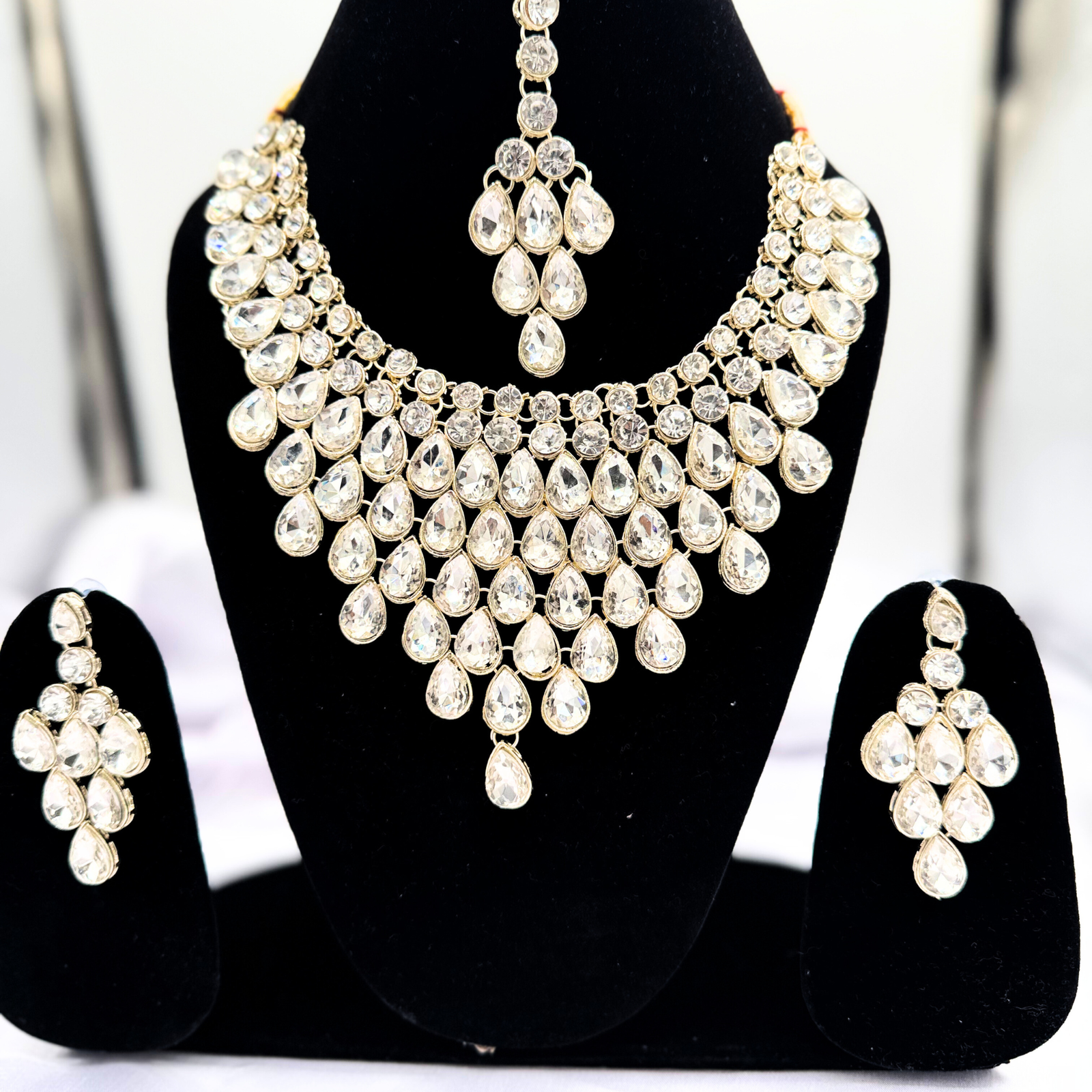 9 Royal Radiance Kundan Bridal Set – Necklace, Earrings & Maang Tikka - Image 1