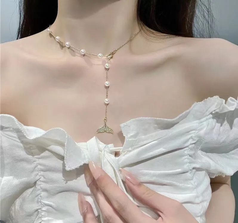 Simple-Style-Fish-Tail-Artificial-Pearl-Alloy-Inlay-Rhinestones-Necklace Simple Style Fish Tail Artificial Pearl Alloy Inlay Rhinestones Necklace - Image 1